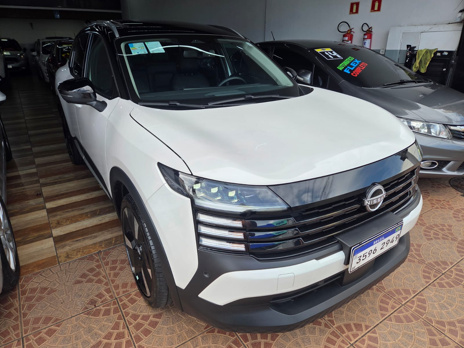 NISSAN KICKS PLATINUM AT 2025